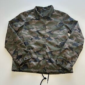 American Eagle Rain Jacket Womens Size Small Camo AEO Windbreaker Green Pockets